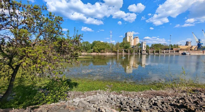 Lassan változik a Duna Dunaújvárosnál