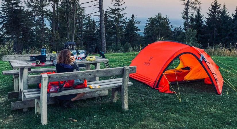 Sátorozás a tilosban: Komoly bírságot kockáztat, aki rossz helyen vadkempingezik