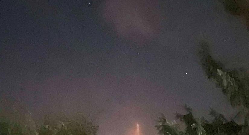 Rejtélyes vörös jelenség az égen – érdekes, amit Nyékládháza felett fotóztak