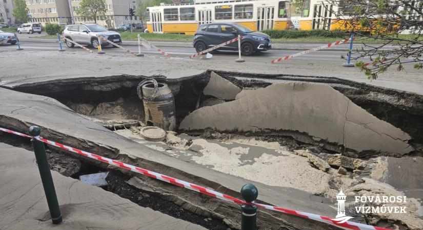 Brutális csőtörés Budapesten: beszakadt a Róbert Károly körút, egésznapos lezárás lesz, garantált a dugó