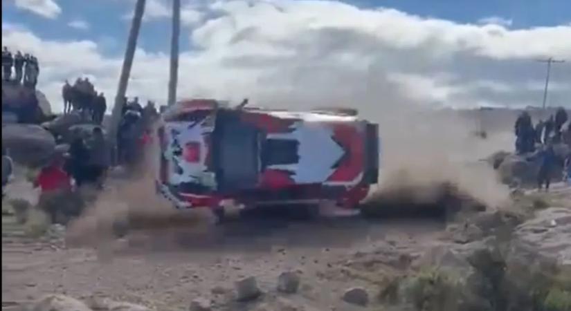 Halálos baleset történt: nézők közé repült egy autó a raliversenyen – videó