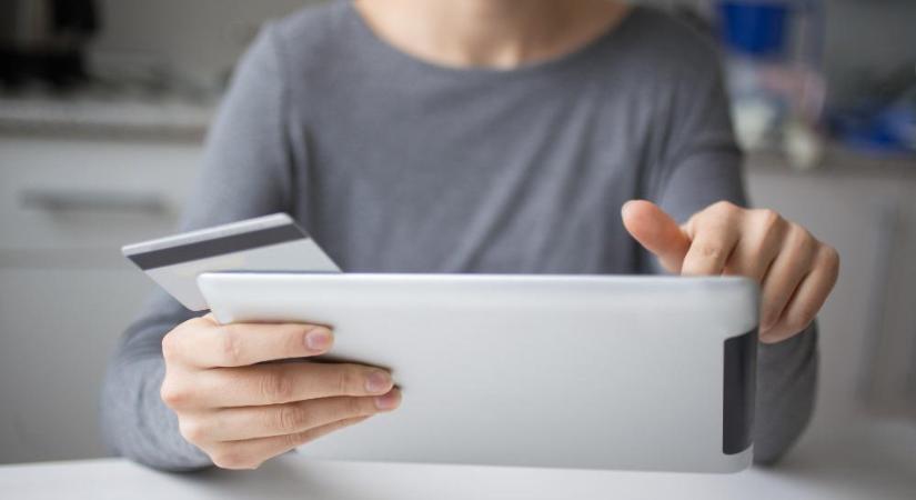 Az alacsony önértékelés impulzív vásárláshoz vezet a férfiaknál – a nőknél viszont nem