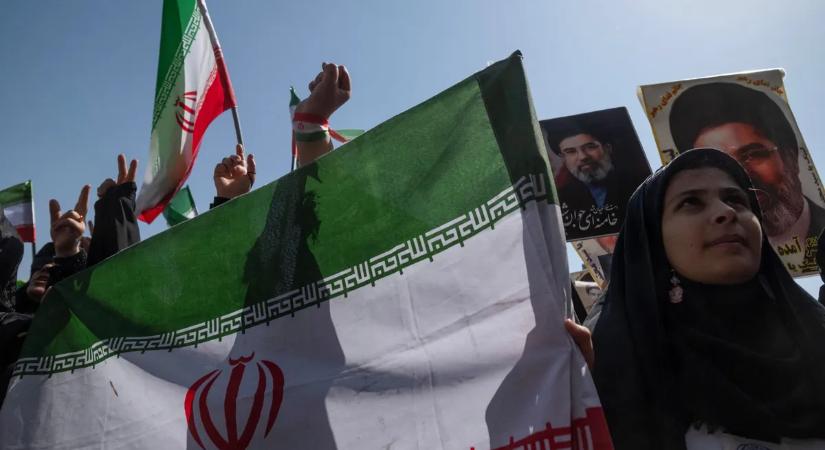 „Soha!” – Irán kemény üzenetet küldött az USA-nak a világ egyik legfontosabb útvonaláról