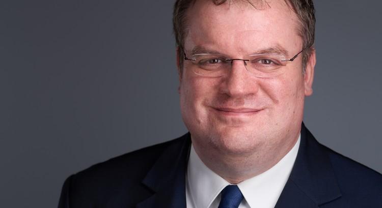 Homokra épült reformok és a lobbitevékenység csapdája – munkajog 2026