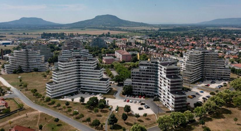 Kiderült, milyen állapotban vannak valójában a tapolcai Y-házak – Lázár János minisztériuma nem lépett közbe