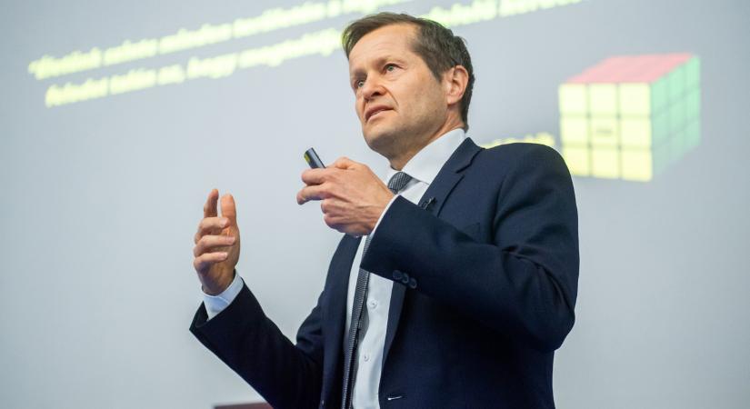 A belpolitikai helyzetre hivatkozva kihátrált a Nobel-díjas Krausz Ferenc alapítványa a sikeres tehetséggondozó program finanszírozása mögül