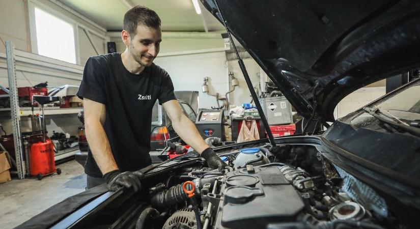 Veszélyes őrület terjed: ChatGPT-vel szerelik az autókat – ebből még nagy baj lehet