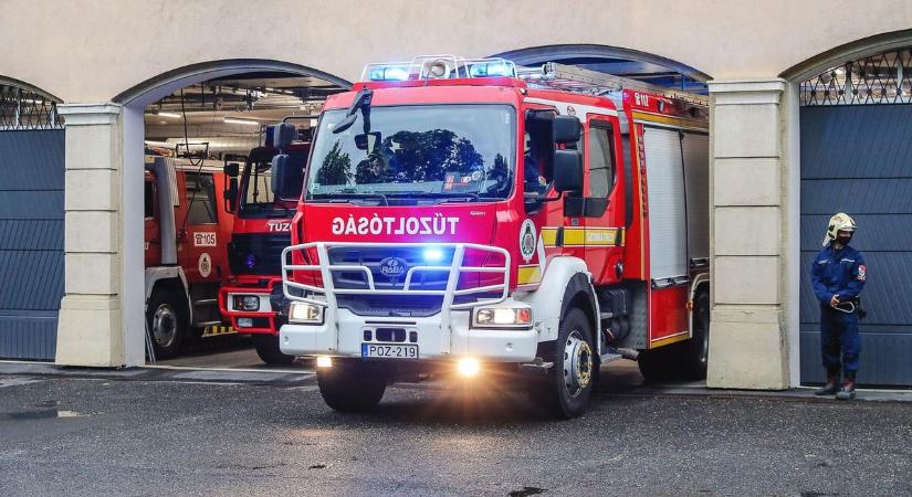 Társasházban csaptak fel a lángok a Rohonci úton