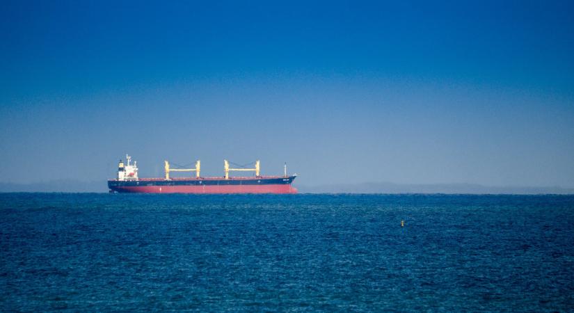 Megszállt egy iráni érdekeltségű teherhajót az amerikai haditengerészet, Irán nem örül