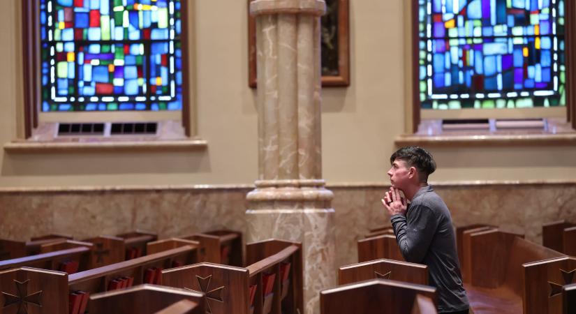 Nem csak Nyugaton ébred a „Gen Z” – Így találják meg a magyar fiatalok a kereszténységet