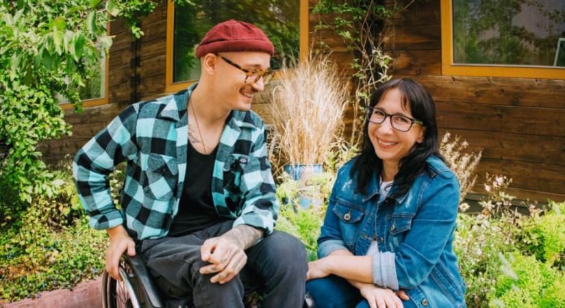 A dm egyéni példákkal inspirál másokat is önkéntes cselekvésre