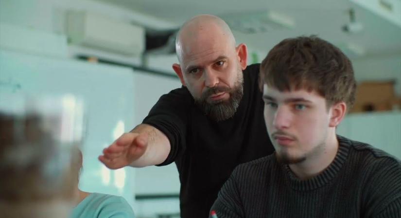 Ugyanazt a díjat kapta meg Zrínyi Miklós és a szekszárdi földrajztanár – meg még tizenhatan, akik nélkül nem lenne jövője Magyarországnak