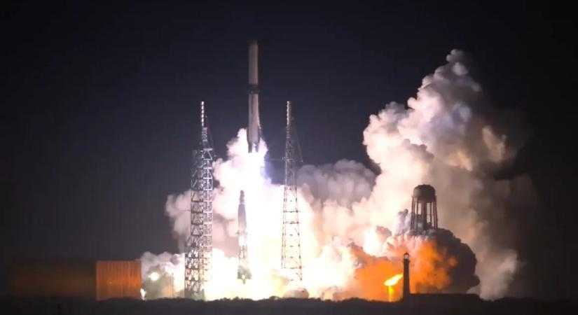 Először használt újra egy rakétáját Jeff Bezos cége, egyszerre lett siker és kudarc a küldetés (videó)