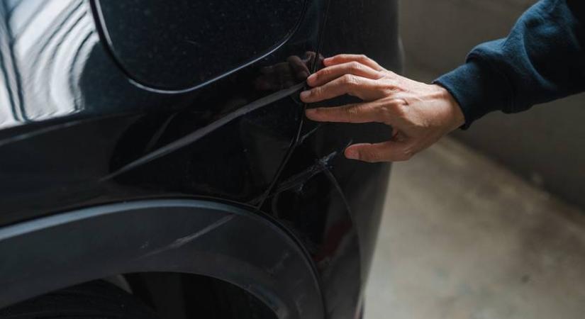 Medvejelmezben rongáltak autókat a csalók: döbbenetes, mi volt a tervük