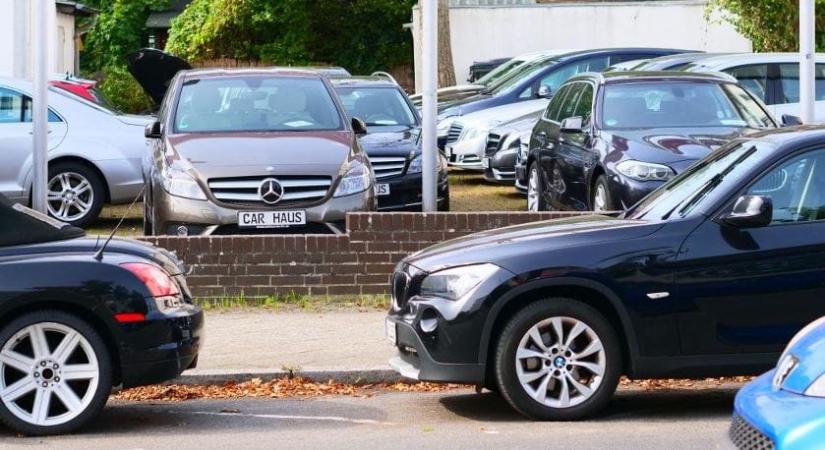 Soha nem látott mennyiségben adták-vették a kocsikat a magyarok márciusban