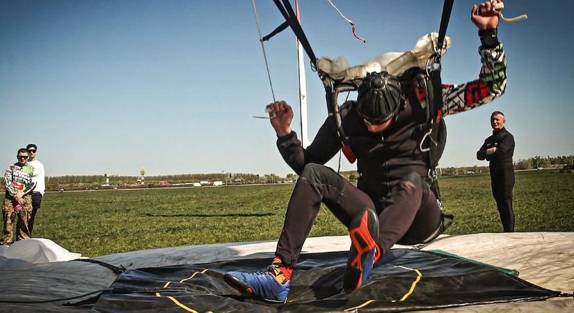 Generációváltás a felhők felett: új arcokkal hódítaná meg a világot a Szolnokon készülő ejtőernyős válogatott