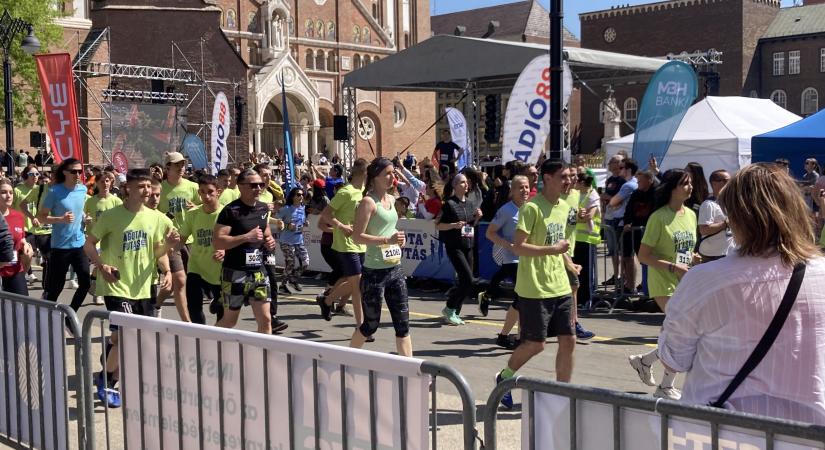 Közel ötven eötvösös diák futott jótékonysági céllal Szegeden