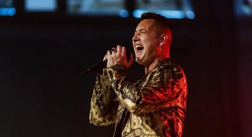 Peter Srámek vendéglátósnak állt: Az énekesnek pénzre volt szüksége