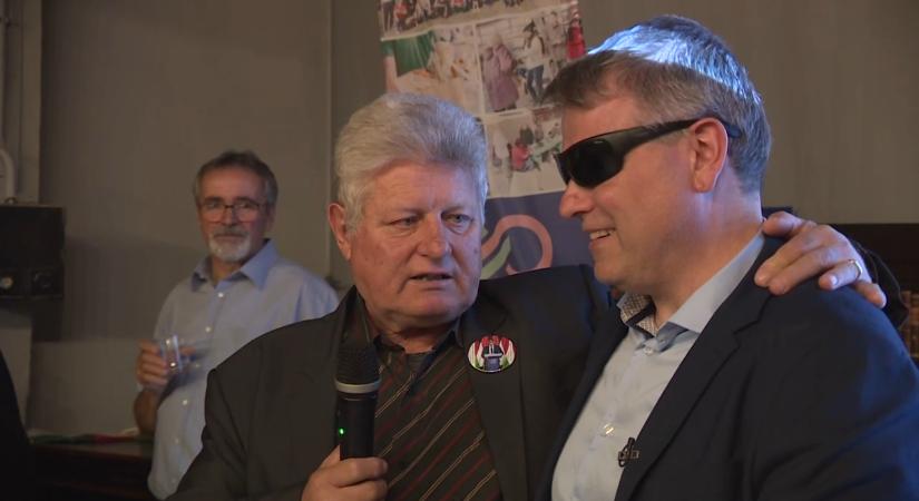 Kinevették a vak férfit – egyéniben mégis megnyerte a választást