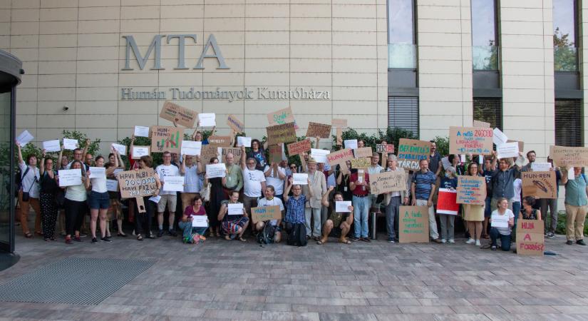 Az akadémiai kutatóhálózat egységének helyreállítását követeli a TDDSZ