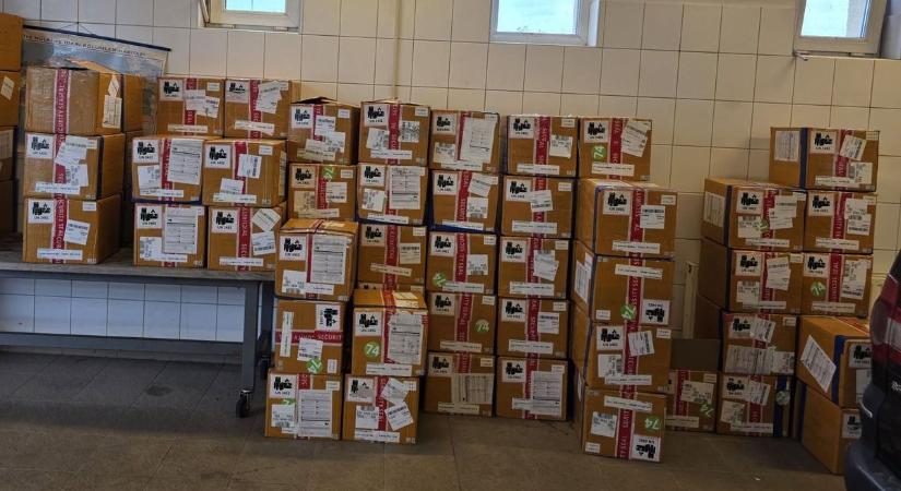 A pénzügyőrök nem hittek a szemüknek: több mint tizennégyezer Elf Bar került elő Röszkénél