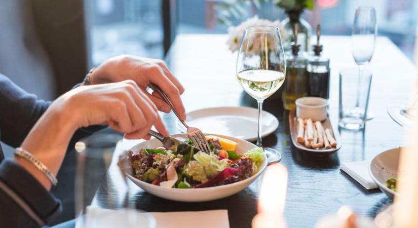 Vendéglátóhelyek: 21 millió forint bírságot szabtak ki