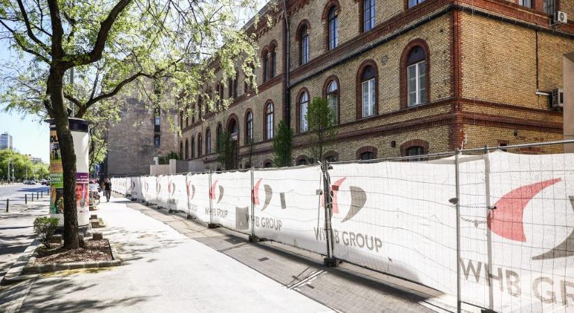 Három nappal a választás előtt adták át a Semmelweis Egyetem új központját, amit aztán visszakordonoztak