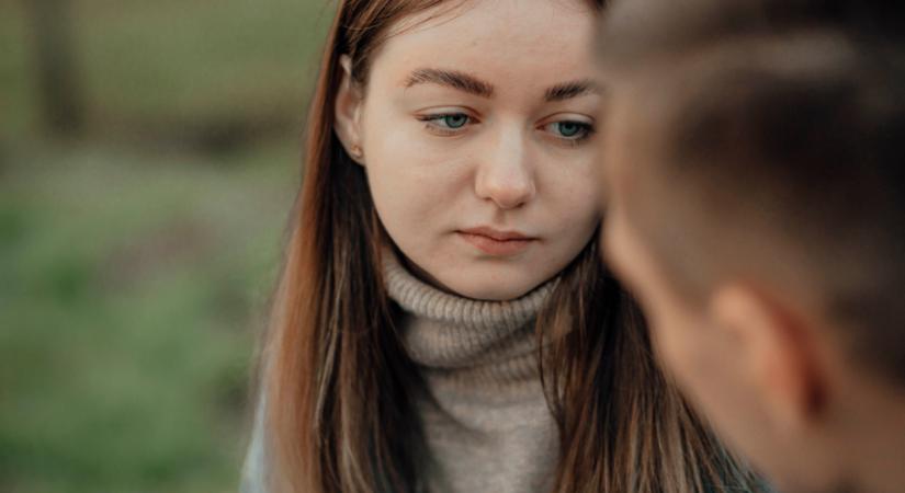 5 figyelmeztető jel, hogy érzelmileg bántalmazó kapcsolatban vagy