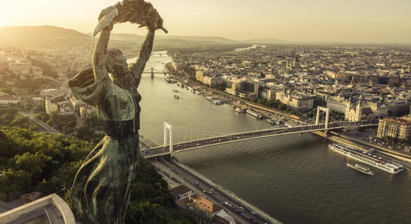 Beszakadt az úttest Budapest egyik legforgalmasabb szakaszán - Kiderült, meddig tarthatnak az áldatlan állapotok