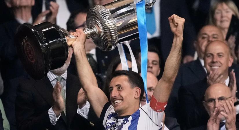 Az Eb-döntő hőse két spanyol méltósággal is elutasította a kézfogást – videó