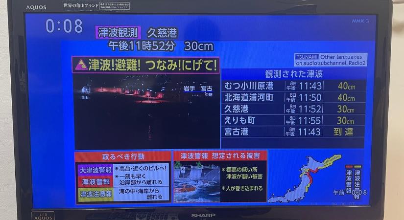 Hatalmas földrengés rázta meg Japán északkeleti partjait, cunami-riasztást adtak ki, evakuálják az embereket