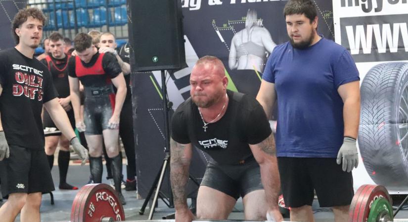 Feszültek az izmok Félegyházán: soha ennyien nem indultak az erőemelő versenyen  fotók