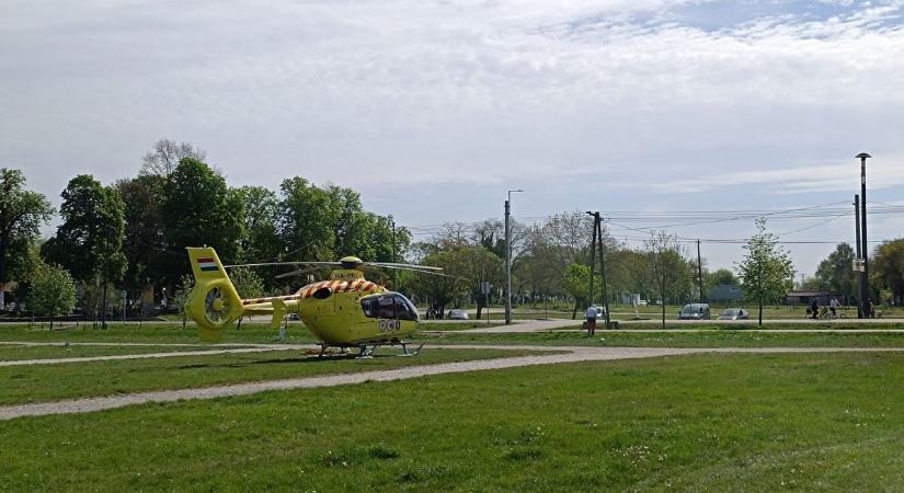 Kiderült, kivel történt baj: ezért szállt le a mentőhelikopter Jászapátin – videóval