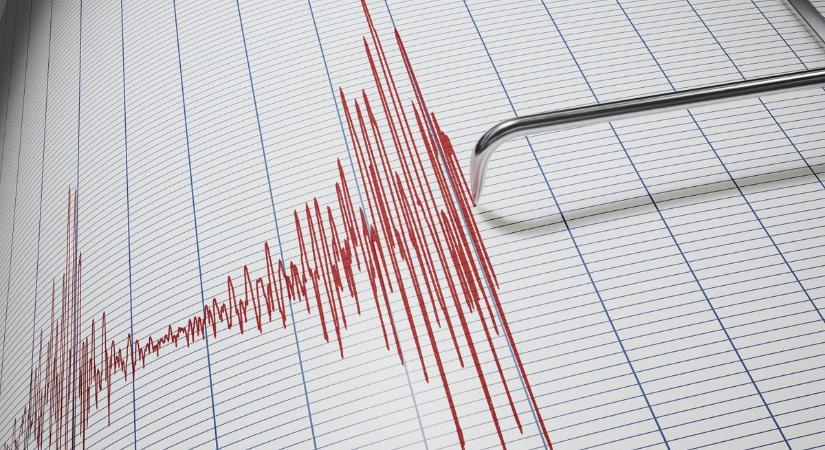 Erős földrengést jelentettek Japánból, szökőárriadót is elrendeltek