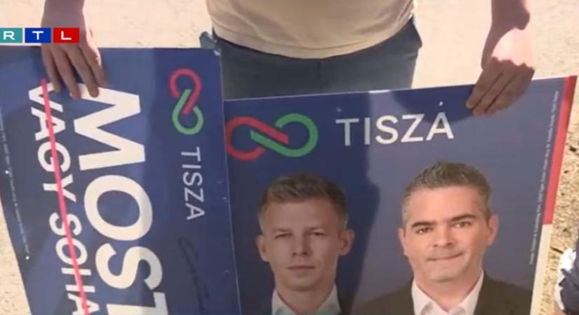 Döbbenetes botrány: egy buszsofőr a tiszás plakátok miatt nem akart felengedni a buszra egy csapat tinédzsert