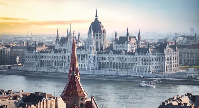 Tizenhat minisztériumból állhat fel a Tisza-kormány