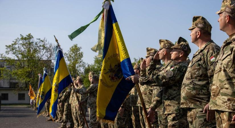 Névadójukra emlékeztek a debreceni laktanyában