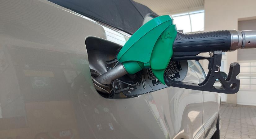 Folytatódik az áresés a hazai benzinkutakon