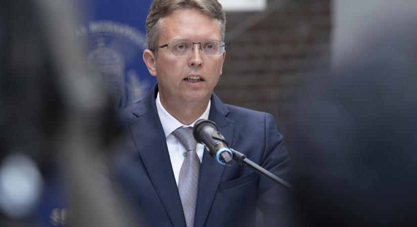 24.hu: A választás előtt átadták, majd visszakordonozták a Semmelweis félkész épületét