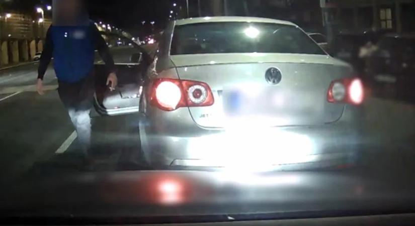 A másik autós szájba lövésével fenyegetőzött egy ámokfutó a Hungária körúton – videó