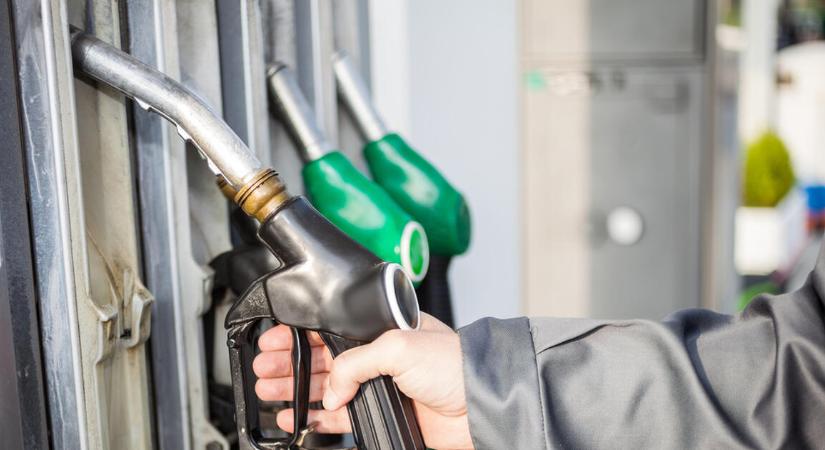Most érkezett: tovább szakadnak a piaci árak a benzinkúton