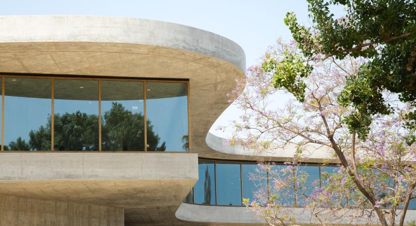 Átadták Peter Zumthor betonkígyóját