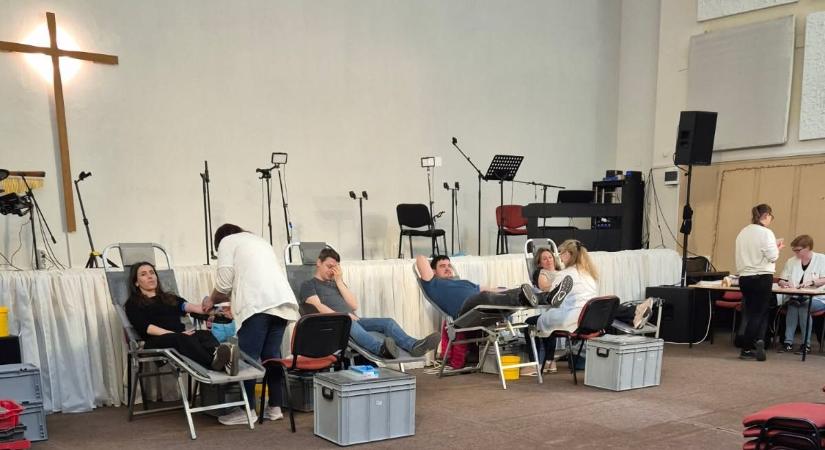 Több mint negyvenenen adtak vért a győri imaházban