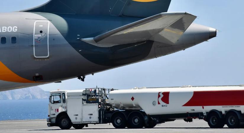 Zuhanórepülésben a légitársaságok – a kerozinválság már a tőzsdén is lecsapott