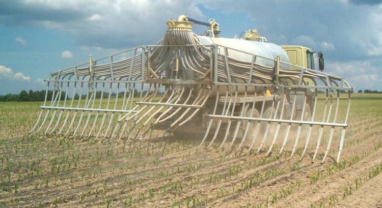 AgroStar Cisterny NAF-APL – hígtrágya-kijuttatás teherautóval