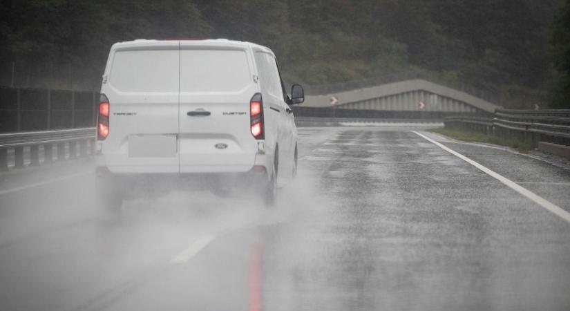 Kiadták a riasztást! Durva zivatar éri el Hajdú-Bihart!