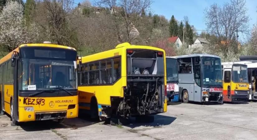 Több mint 140 buszroncsot adna el a MÁV