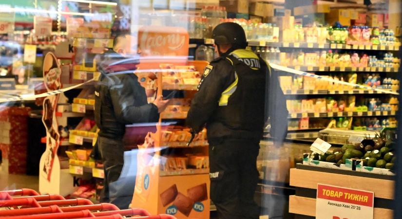 Nőtt a kijevi lövöldözés halálos áldozatainak száma, terrorcselekményként kezelik a támadást