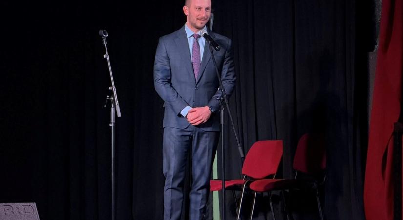 Ellátja teendőit, de nem hagyhatja el Halásztelek polgármestere a települést