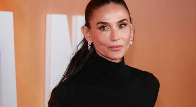 A hét szettje: a 63 éves Demi Moore nőies öltözéke feltüzeli a tulipánszoknya trendjét